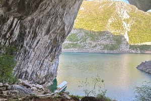 Piva Lake: Oteša Cave Cruise with Optional BBQ