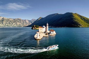 Private 3-hour Speedboat Our Lady of the Rock & Blue Cave