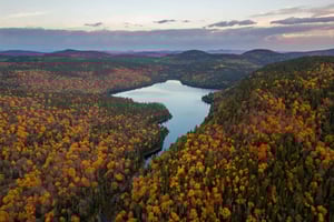 De Montreal: caminhada e natação no Parque Regional Sept-Chutes