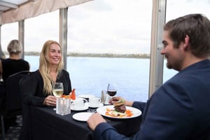 Montréal: 3 or 5-Course Dinner Cruise with DJ & Dancing