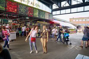 Montreal: Jean-Talon Market & Little Italy Highlights Tour