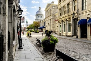 Montréal: Old Town Small Group Guided Walking Tour