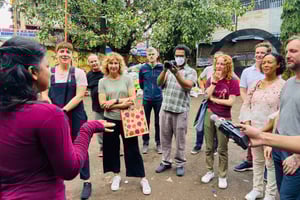 ムンバイ：初の女性ツアーガイドによるダラヴィスラム街ウォーキングツアー