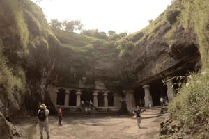 Mumbai: Excursão guiada de meio dia às Grutas de Elephanta com especialista