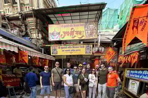 Explorer les grottes d'Elephanta