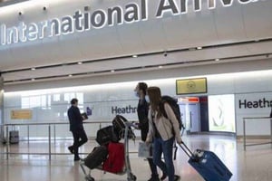 Mumbai: Yksityinen opastettu Taj Mahal -matka ja yöpyminen