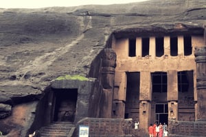 Mumbai: buddhalainen Kanherin luolat ja vapaaehtoinen Pagoda-temppeliretki