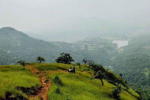 Da Mumbai: trekking guidato al forte di Sondai con pasti e trasferimenti