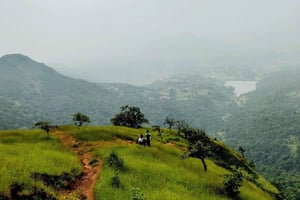 Mumbain lähistöltä: opastettu vaellus Sondain linnoitukselle, ateriat ja kuljetus mukana