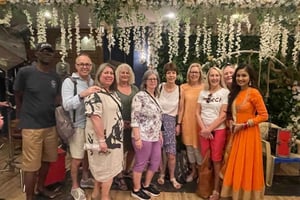 専用車で行くボリウッド観光とセレブリティホームツアー