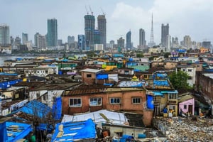 Vandring i slummen i Mumbai Dharavi