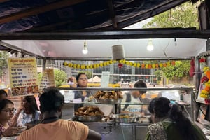 Comida callejera y tour nocturno por Bombay: ¡luces, sabor y acción!