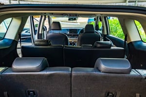 Bombaj: Innova Crysta lub Kia Carens do wynajęcia z kierowcą