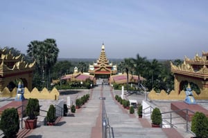 Circuit des grottes de Kanheri et de la pagode de Vipassana à Mumbai