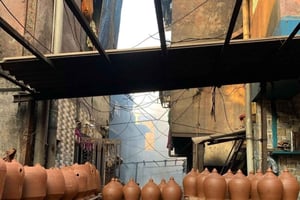 Mumbai: Private Dharavi Walking Tour & Indian Cooking Class