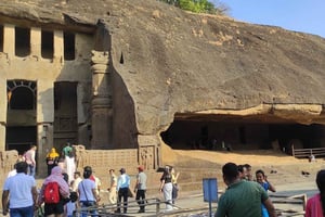 Mumbai: Sanjay Gandhi National Park, Pagoda ja Lion Safari