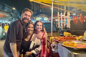 ムンバイの屋台の食べ物とバザールを楽しむツアー（現地の移動サービス付き）