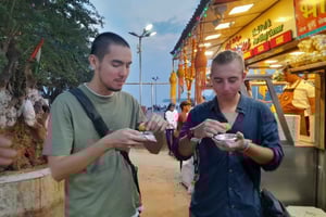Tour de comida callejera en Mumbai con paseo por el bazar al atardecer