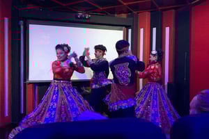 エレファンタ洞窟ツアー付きプライベート ボリウッド スタジオ ツアー