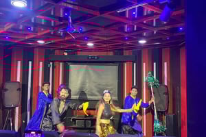 Yksityinen Combo Bollywood Studio Tour & Kanheri Cave Tour - kiertoajelu