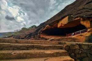 Private Kanheri Buddhist Caves Tour mit AC Fahrzeug