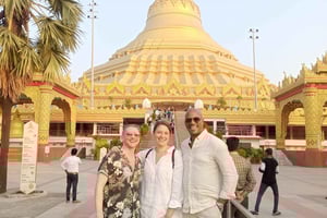 Privat tur i Mumbai: Kanheri-grottorna och templet Golden Pagoda