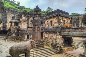 Excursie op dezelfde dag naar de Ajanta & Ellora grotten vanuit Mumbai.