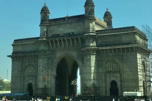 インド旅行：宮殿からスラム街まで 5日間ツアー