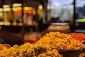 Svegliati con Mumbai: tempio, mercati e giro in treno