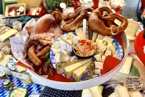 München: Matupplevelse i gamla stan med över 10 provsmakningar, öl och pretzel