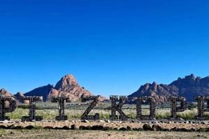 Spitzkoppe & Desert Magic: Arches, Art & Sunset Views