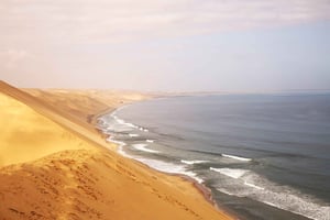 Walvis Bay: Sandwich Harbour & Pelican Point Day Trip