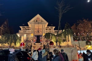 Dyker Heights Christmas Lights Bus Tour