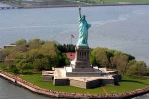 エリス島家族歴史ツアー：ご先祖様と一緒に歩きましょう