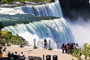 New York: Corning Museum, Finger Lakes & Niagara Falls Tour