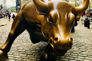 ニューヨーク：ウォールストリートから金融街のブルまで散策しましょう