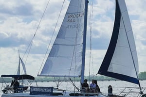 NYC: Brooklyn Sightseeing Sailboat Cruise