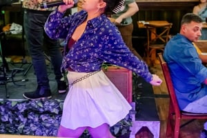 NYC: cena immersiva con spettacolo e musica dal vivo