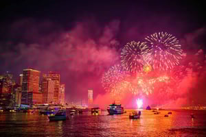 NYC: Fyrverkerikryssning den 4 juli med 6-rätters måltid + öppen bar