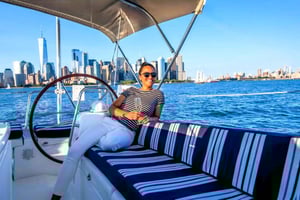 NYC: Private Champagne Sail to the Statue of Liberty
