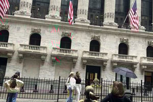 Wall Street: The birth place of NYC in French/English tour