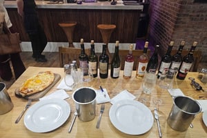 Vinsmaking med khachapuri på Central Park Cafe NYC