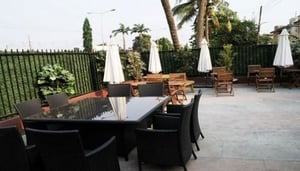 3Zees Lounge and Restaurant