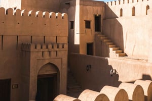 Heldagstur til Amouage og Nizwa: Fort, Souq og Barakat Al Mouz