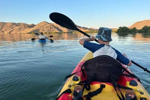 Da Muscat: Kayak a Khor al khairan al tramonto. Privato