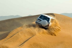 From Muscat: North Dunes and Wadi Hot Spring Tour with Lunch
