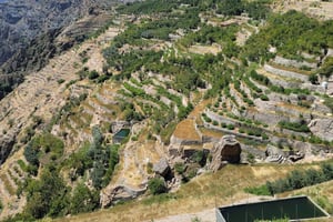 gita di un'intera giornata a Jabal Akhdar con un'escursione leggera