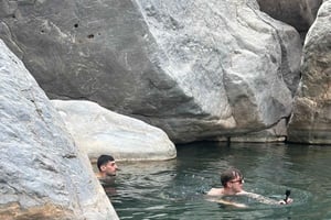 Утренняя экскурсия с гидом: Вади Муайдин и Биркат Аль-Муз (около 4 часов)