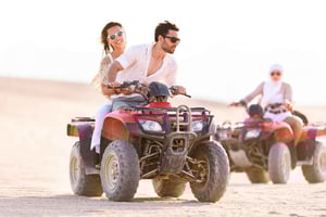 Muscat: Wüste & Wadi Bani Khalid Tour mit Quad Bike Option