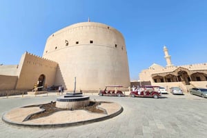 Маскат: однодневная поездка на базар Фанжа, в форт Низва и на базар Низва-Сук